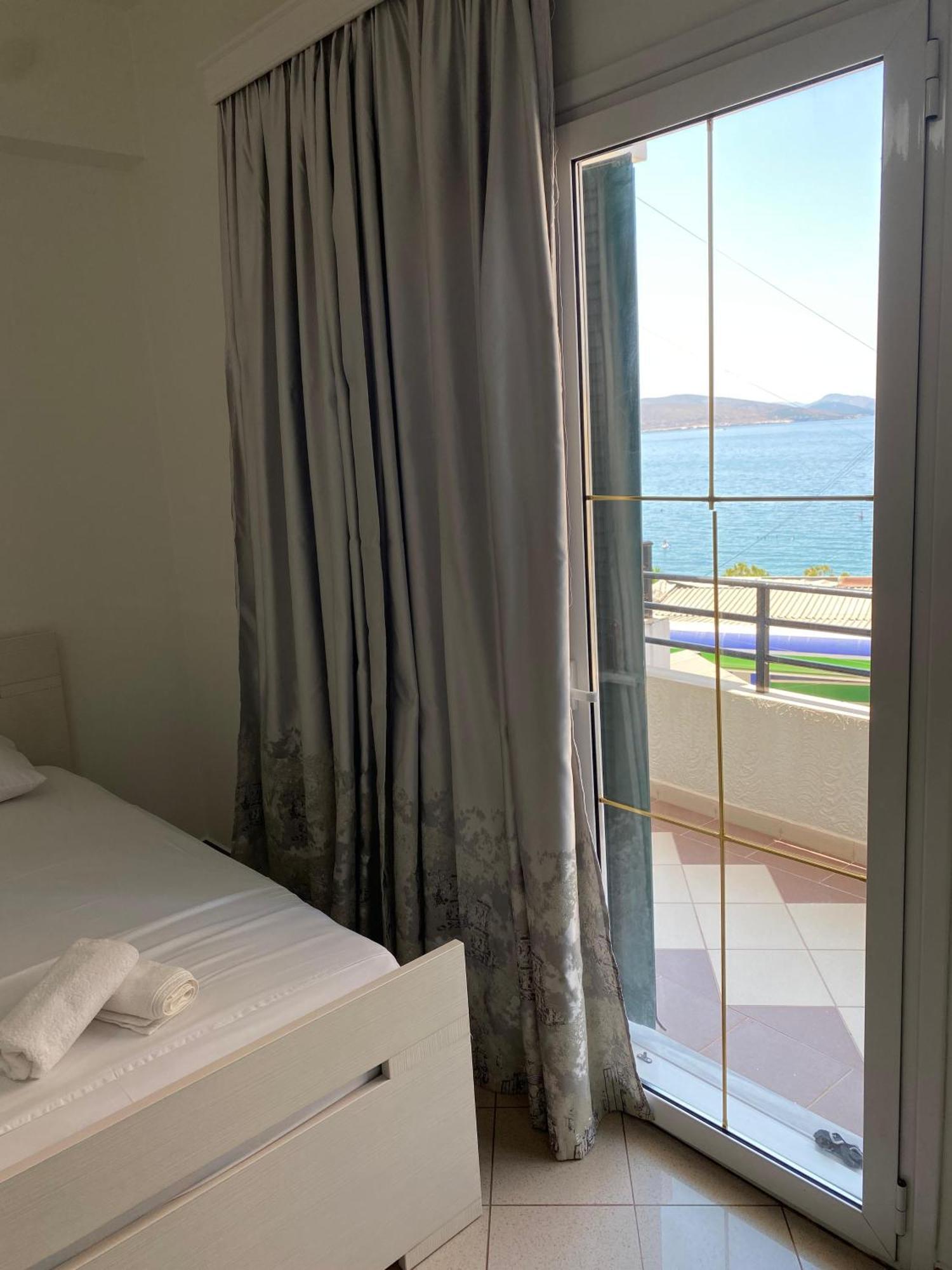 Henfjor & * Sarande