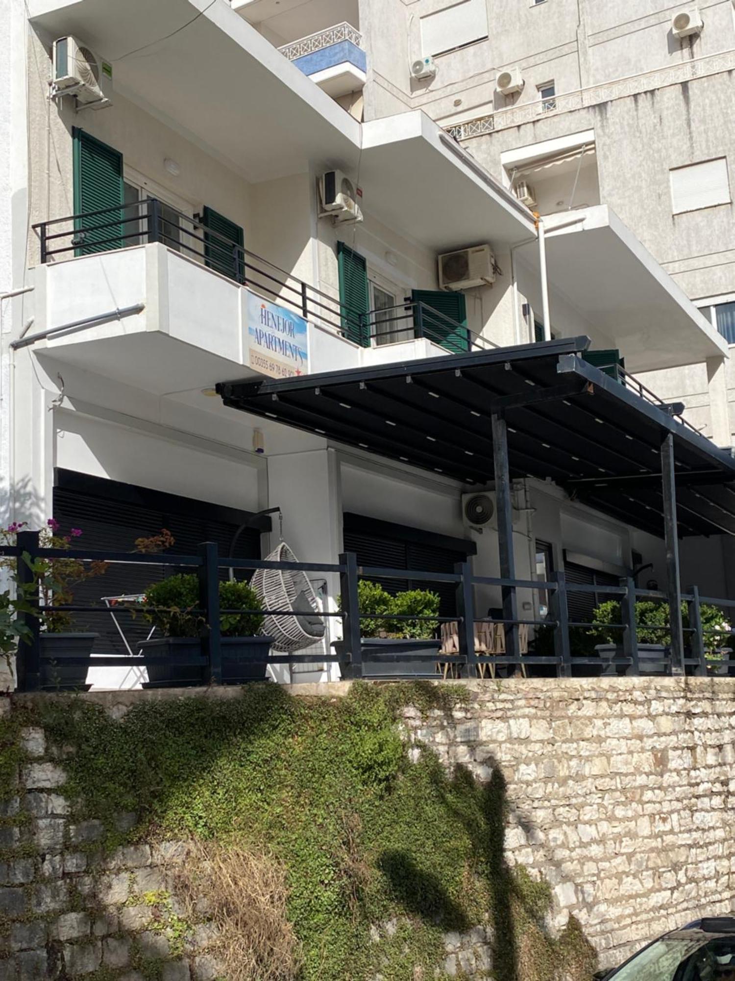 Henfjor & * Sarande